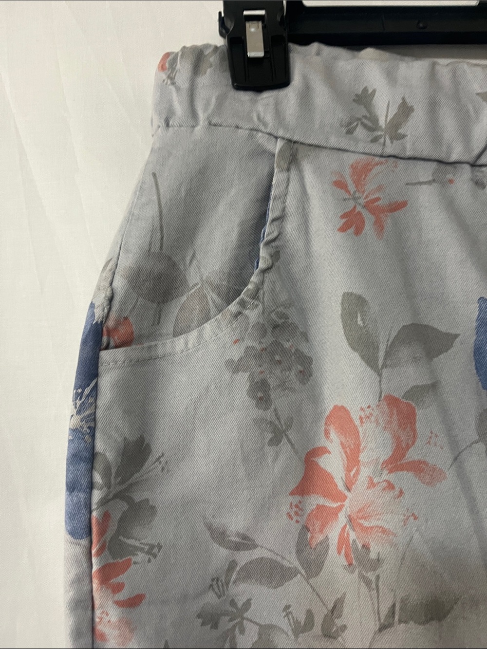 Made In Italy Light Gray Floral Pull On Pants - Picture 5 of 14